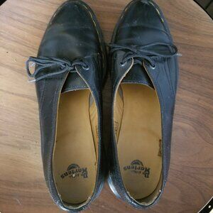 Dr Martens ‘Siano’ low-cut black leather shoes . Size 9 W.